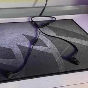 Beats Flex Wireless Earphones - Black